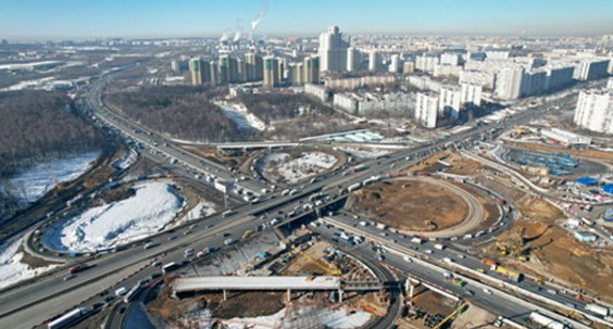 Как проходит строительство новых дорог и мостов в Москве